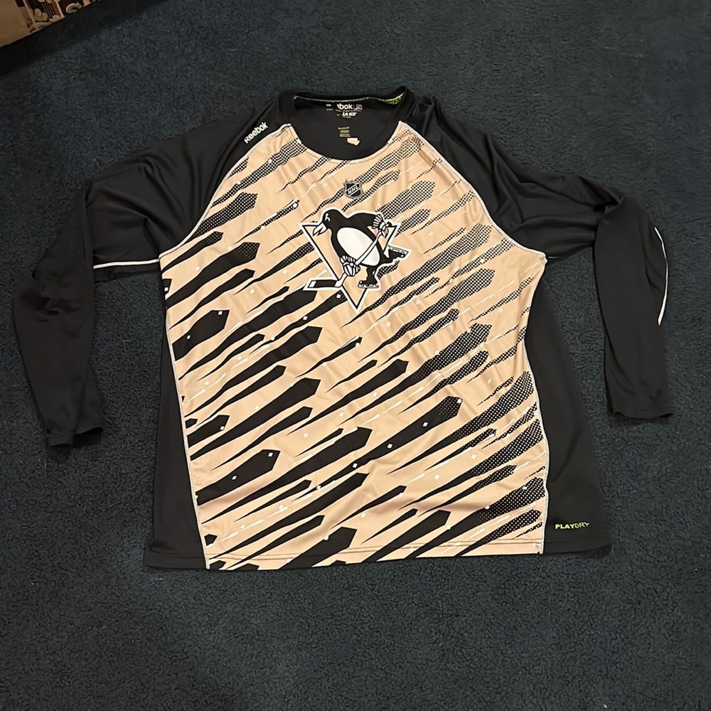 Pittsburgh Pens long sleeve